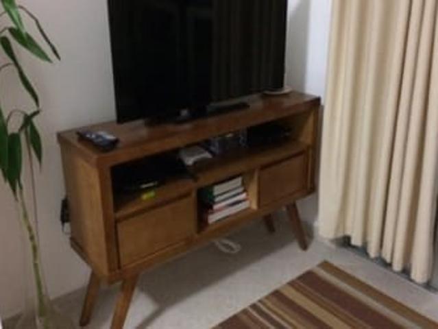 Alugo quarto mobiliado para mulher