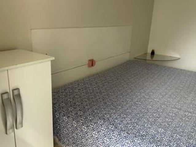 ALUGO QUARTO MULHER SOLTEIRA, TRABALHE FORA NAO FUMANTE