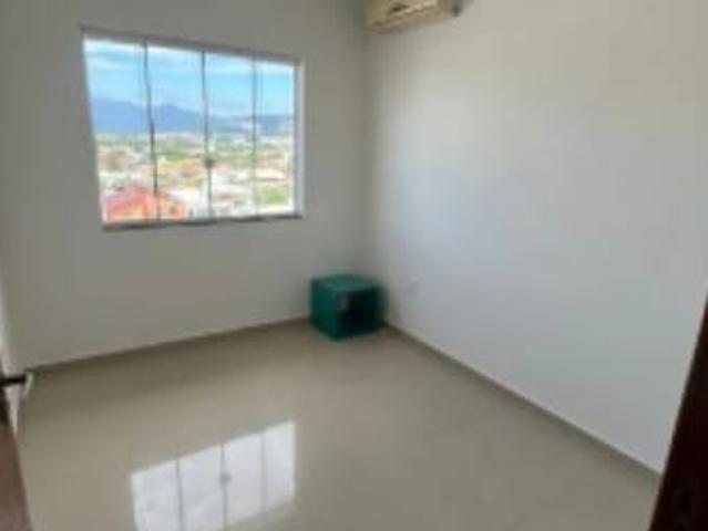 Alugo quarto para meninas