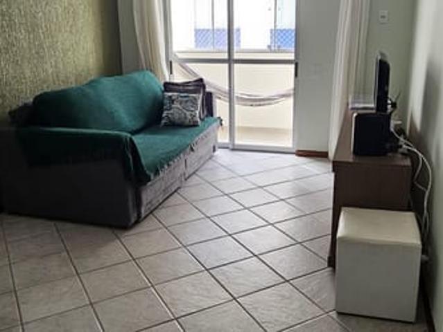 Alugo quarto para moças