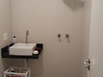 Alugo quarto para moças estudante ou trabalhe fora