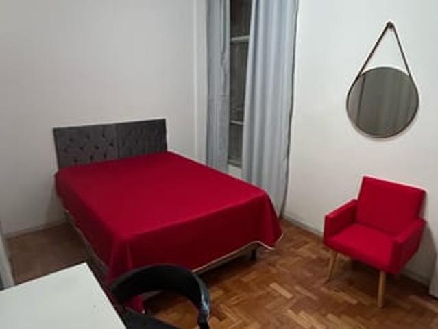 Alugo quarto para moças R$1250