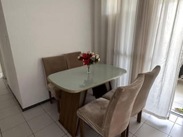 Alugo quarto para mulher