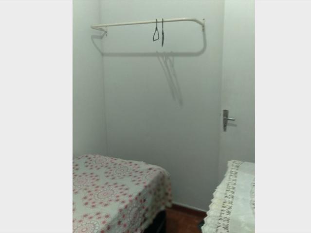 Alugo quarto pequeno solteiro