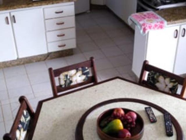 Alugo quarto Praia do Campeche