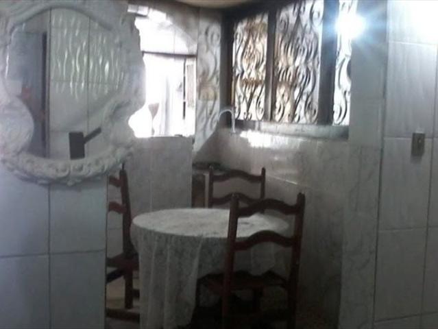 Alugo quarto tipo suite