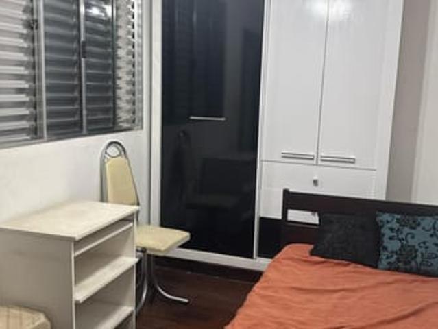 Alugo quartos para homens