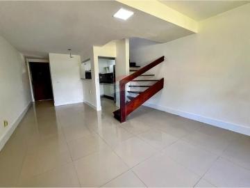 Alugue Casa Duplex com Vista para Lago em Lauro Freitas
