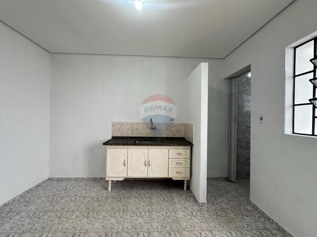 Alugue Kitnet, 1 dormitorio, sala, cozinha e 1 vaga de moto 30 metros, M15 Jd. Cherveson, Rio Claro SP