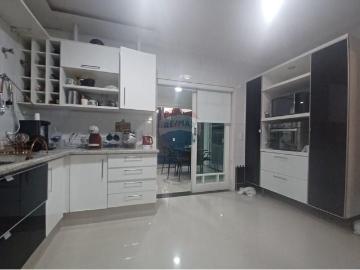 Alugue sua casa de luxo no Condomínio Aruã!