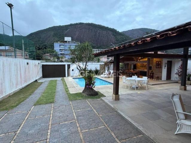 Aluguel | Casa Linear Com Piscina E Ampla Área de Lazer