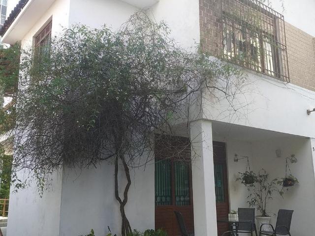 Aluguel de Imóvel Exclusivo: Casa de 3 Quartos No Jardim Apipema, Salvador Ba, Com 610 m² E 5 Vagas D