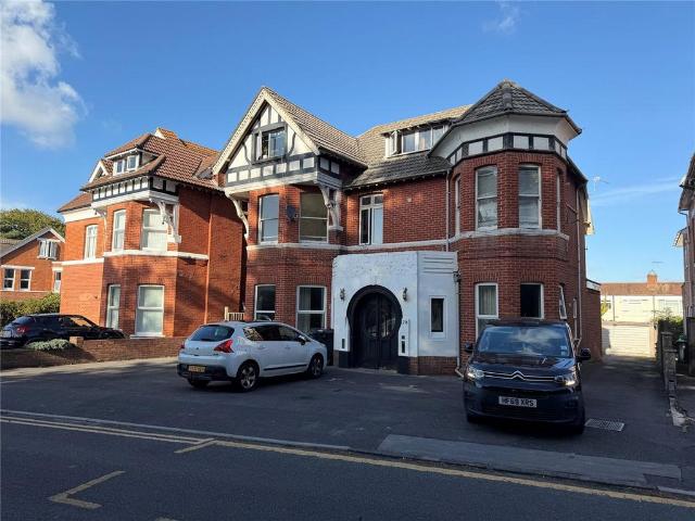 Alumhurst Road, Bournemouth, Dorset, BH4 1 bed apartment to rent £900 pcm £208 pw