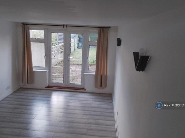 Aluric Road, London, RM16 3 bed terraced house to rent £1,824 pcm £421 pw