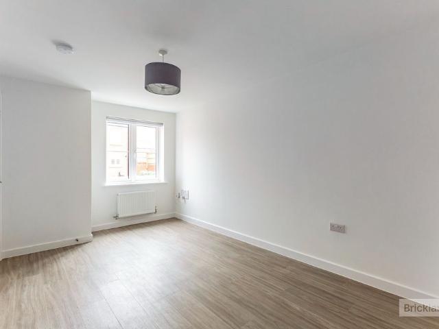 Alva Close, Corby