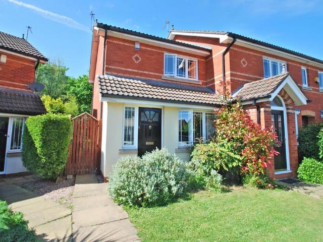 Alveston Drive, Wilmslow, SK9 2 bed mews to rent £1,300 pcm £300 pw