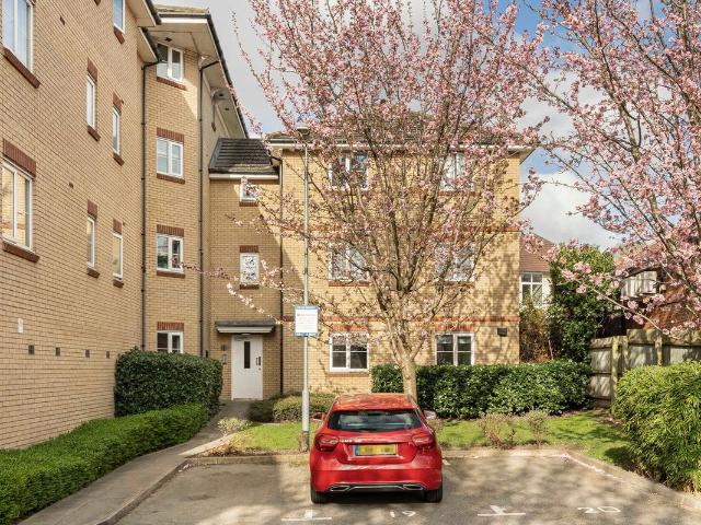 Alveston Square, South Woodford E18, 2 bed flat to rent, £1,800 pcm | PrimeLocation