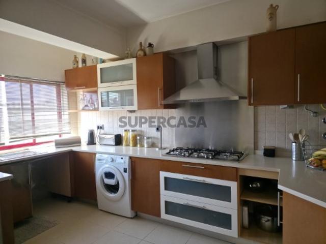 Alverca apartamento T4 transformado em T3 próximo do continente e Mercadona