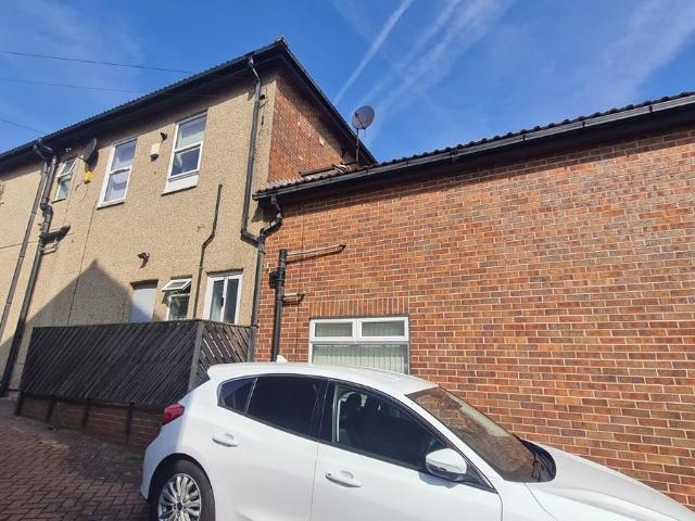 Alverthorpe Road, Wakefield, West Yorkshire, UK WF2, 2 bed flat to rent, £850 pcm | PrimeLocation