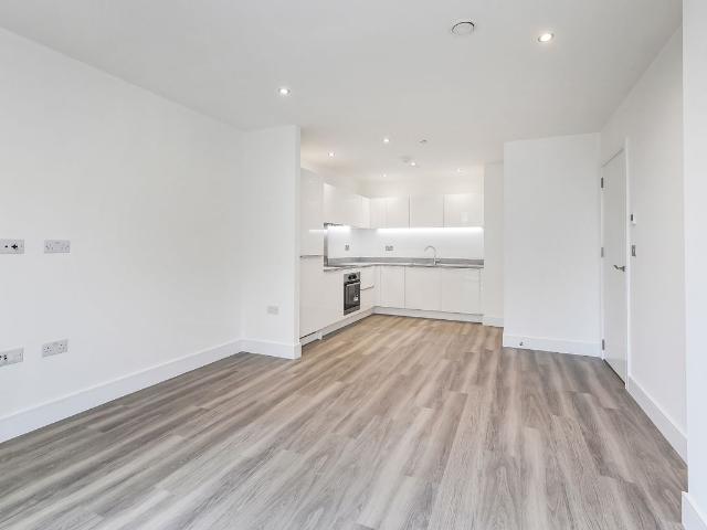 Alwyne Court, 6 Garnet Place, West Drayton UB7, 3 bed flat to rent, £2,550 pcm | PrimeLocation