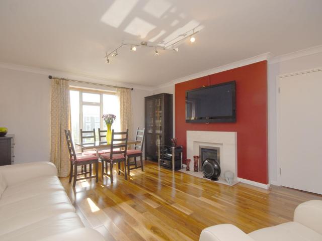 Alwyne Road, Islington, London, N1 Century 21 United Kingdom