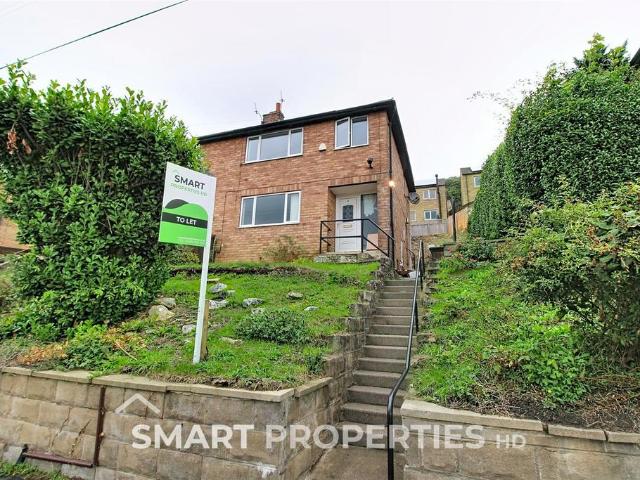 Alwen Avenue, Huddersfield HD2 3 bed semi detached house to rent £1,100 pcm £254 pw