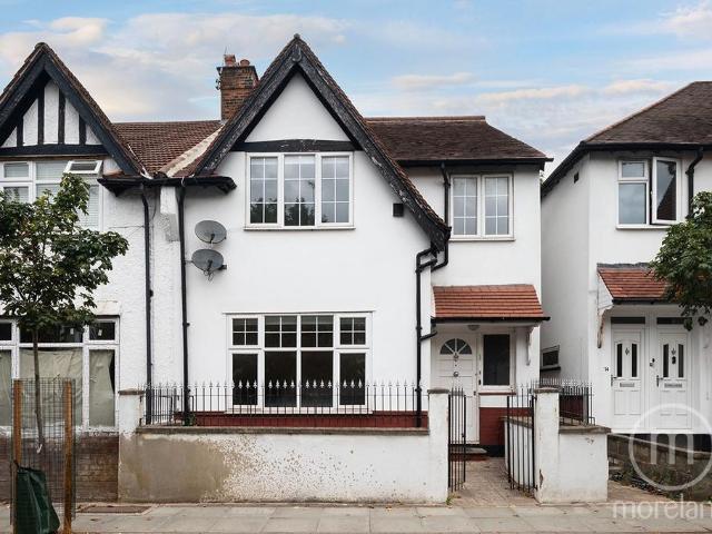 Alyth Gardens, London, NW11 5 bed semi detached house to rent £3,500 pcm £808 pw