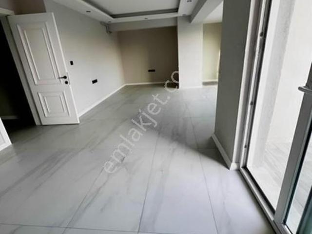 Alya Gayrimenkul Bornova Atatürk Mahallesi'nde Ful Tadilatlı 2+1