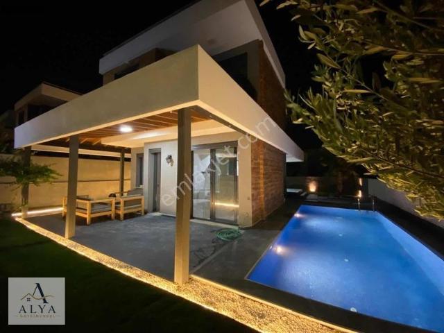 Alya Gayrimenkul Çeşme Ildırda Müstakil Havuzlu 3+1 Fırsat Villa