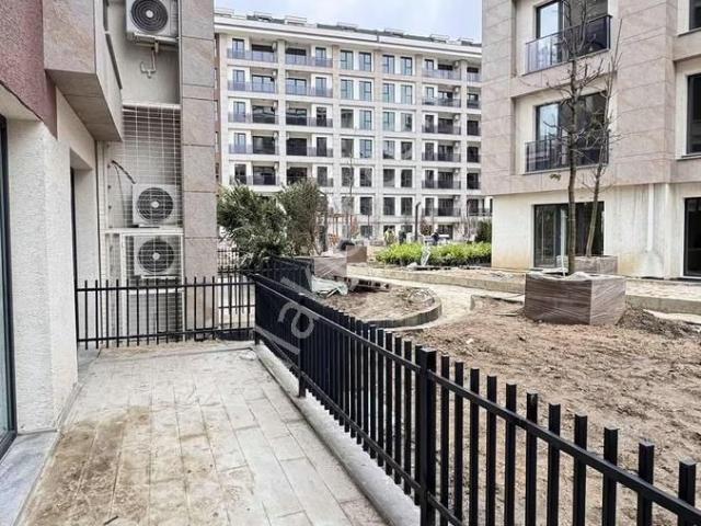 Alya Konutları Merkezefendi'de Bahçe Katı 2+1 Kiralık Daire