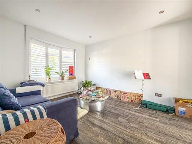 Alzey Gardens, Harpenden, AL5 5SY