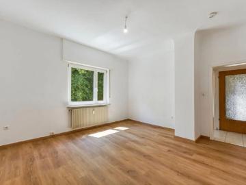 Am Waldrand Hochparterre Etage im 2 Familien Haus mit Eigentümer frisch renoviert inklusive neuer Einbauküche
