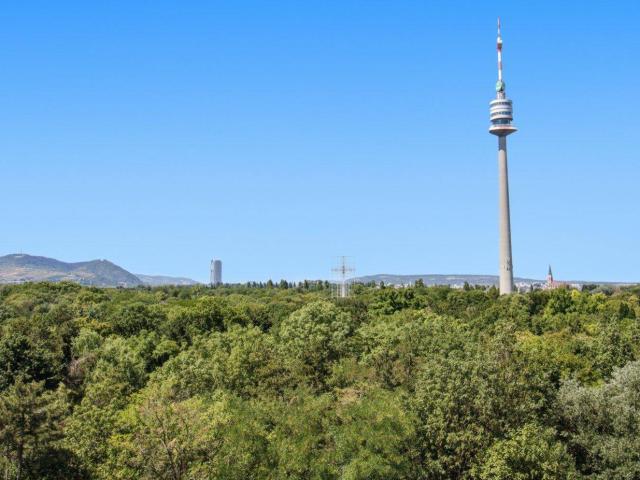 Am Donaupark: Helle 3 /4 Zimmer Wohnung mit Fernblick, alles fußläufig erreichbar
