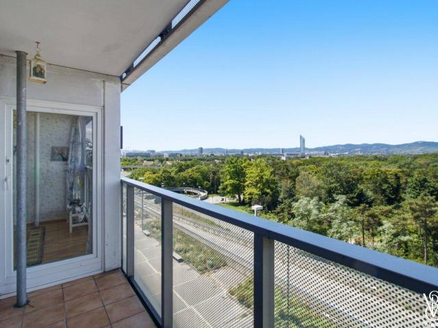 Am Donaupark: Helle 3 /4 Zimmer Wohnung mit Fernblick, alles fußläufig erreichbar