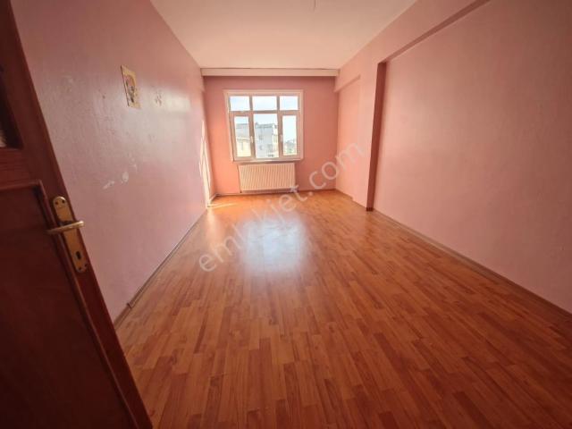 Çamçeşme Mah E 5, Cuma Pazarına Yakin 2+1 Kombili Daire