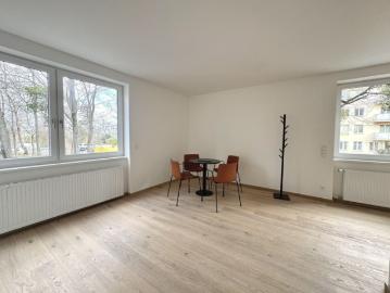 AM HAIN Wohnen im Grünen – stilvolle 5 Zimmer Gartenwohnung mit riesigem Garten und 2 Terrassen