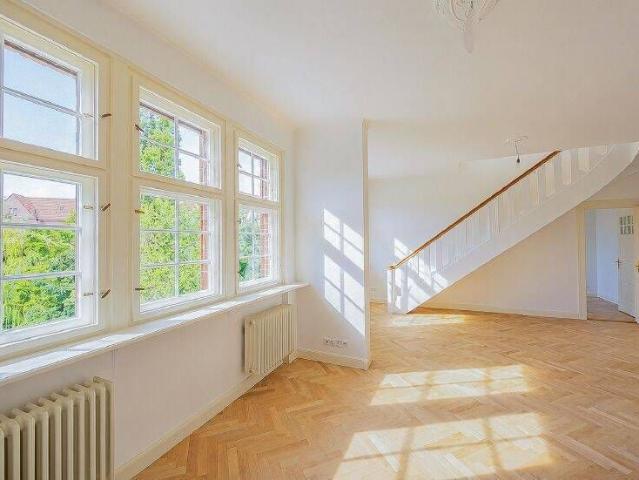 Am Kreuzpfuhlteich in Weißensee: 4 Zi DG Maisonette mit Aufzug EBK u 2 Balkonen WE09