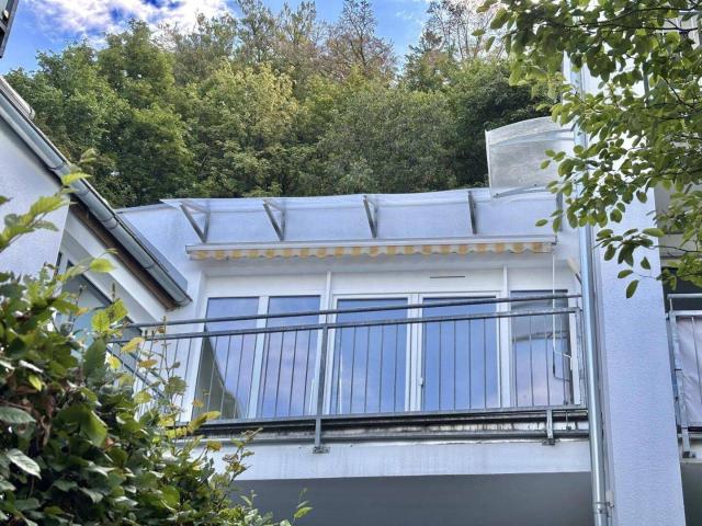 AM KÜHBERG / SCHWALBENNEST: Sympathische, helle 4 Zimmer Wohnung mit großem Sonnenbalkon