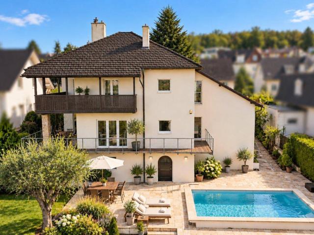 AM LAINZER TIERGARTEN | ARCHITEKTENVILLA MIT POOL – AUSSERGEWÖHNLICHE ARCHITEKTUR IN EXKLUSIVER GRÜNLAGE | ZELLMANN IMMOBILIEN