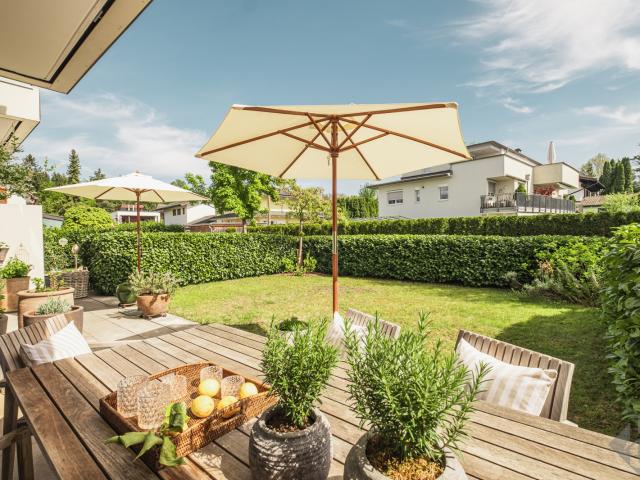 Am Leopoldskroner Weiher: Luxuriöse 2 Zimmer Gartenwohnung