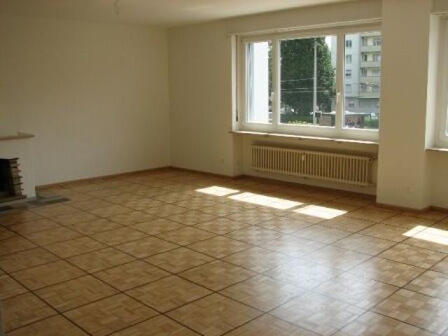 Am neu gestalteten Karl Barth Platz