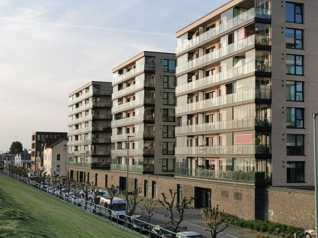 Am neuen Hafen 2 Zimmer mit Parkett, EBK, FBH und Balkon