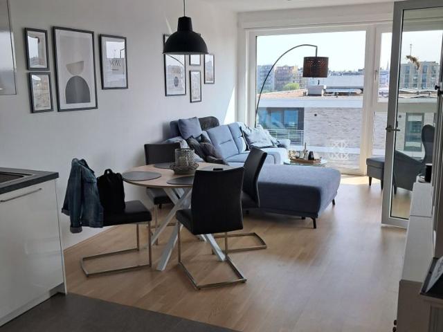 Am neuen Hafen 2 Zimmer mit Parkett, EBK, FBH und Balkon