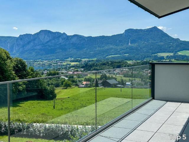 Am Sonnenhang bei Mondsee: Exklusive Dachgeschosswohnung mit Panoramabalkon in traumhafter Lage W5