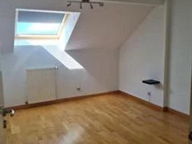 AMNEVILLE JOLI F4 AVEC BALCON ET GARAGE