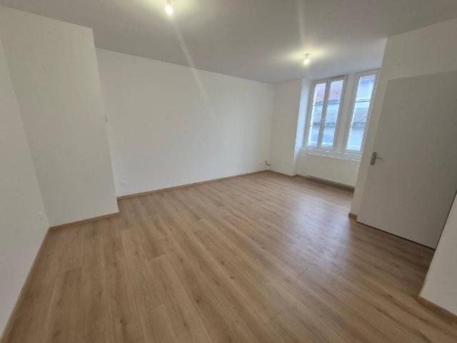 AMNEVILLE Maison mitoyenne rénovée 2 chambres