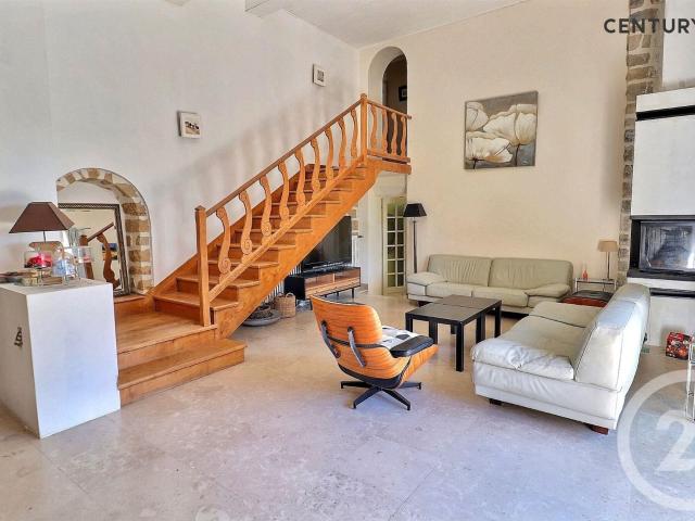 Amoureux du charme de l'ancien et des grands espaces, cette. 166m² Carpentras