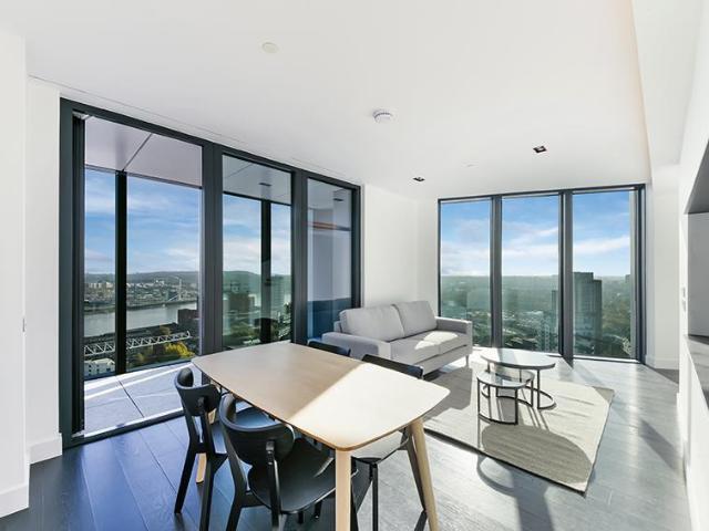 Amory Tower, Marsh Wall, London, E14. 2 bed flat to rent £3,566 pcm £823 pw
