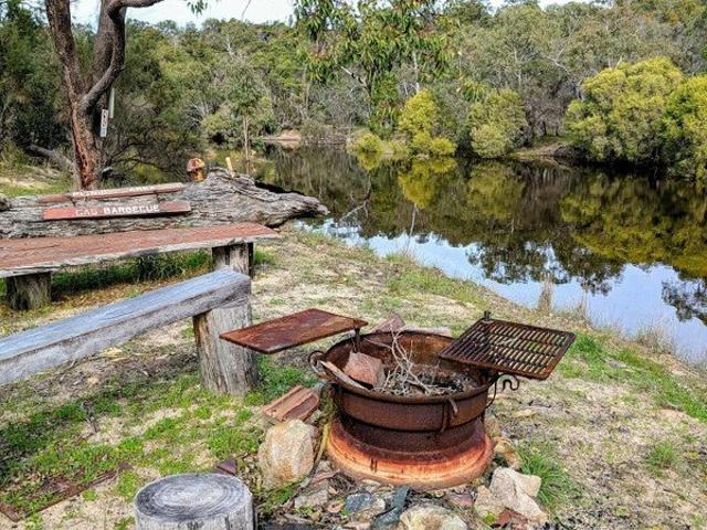 Amazing Moore River Retreat! MILLBANK RURAL ESTATE