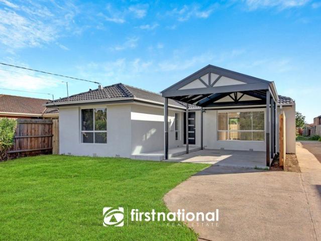 COTTAGE BLOCK IN THE HEART OF CRANBOURNE